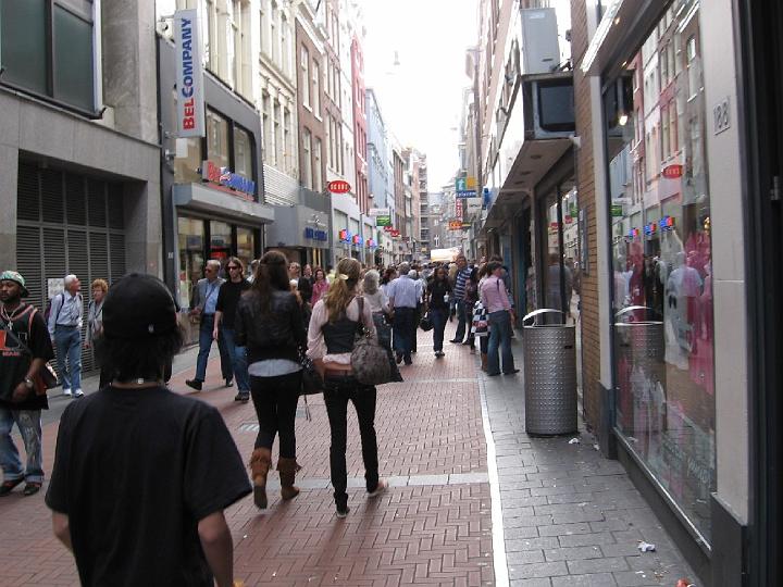 Amsterdam 08.jpg - Die Abdeichung von Flussmündungen wurde nötig, um die durch Sturmfluten gefährdete Küstenlinie zu verkürzen.